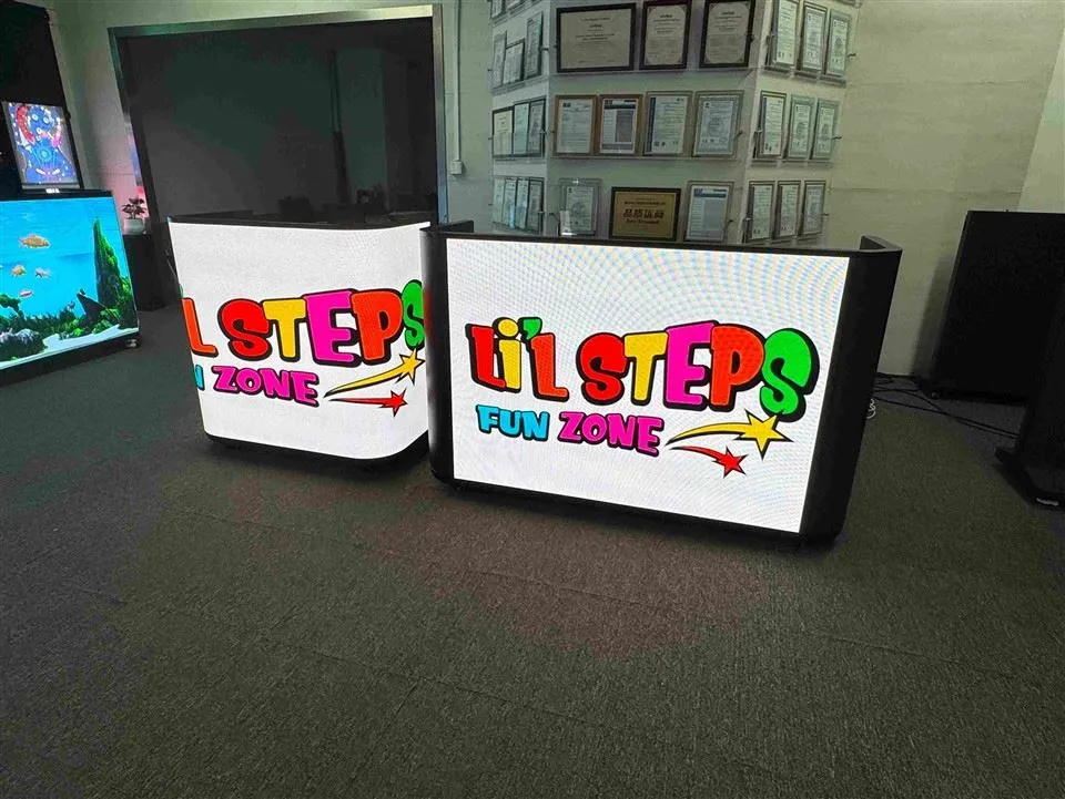 บูธดีเจแบบพกพาพร้อมหน้าจอแสดงผล LED Video Wall